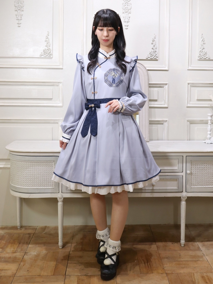 鈴飾りと春小梅のチャイナワンピース