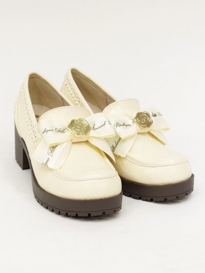 Loafer pumps with message ribbon Loafer pumps with message ribbon