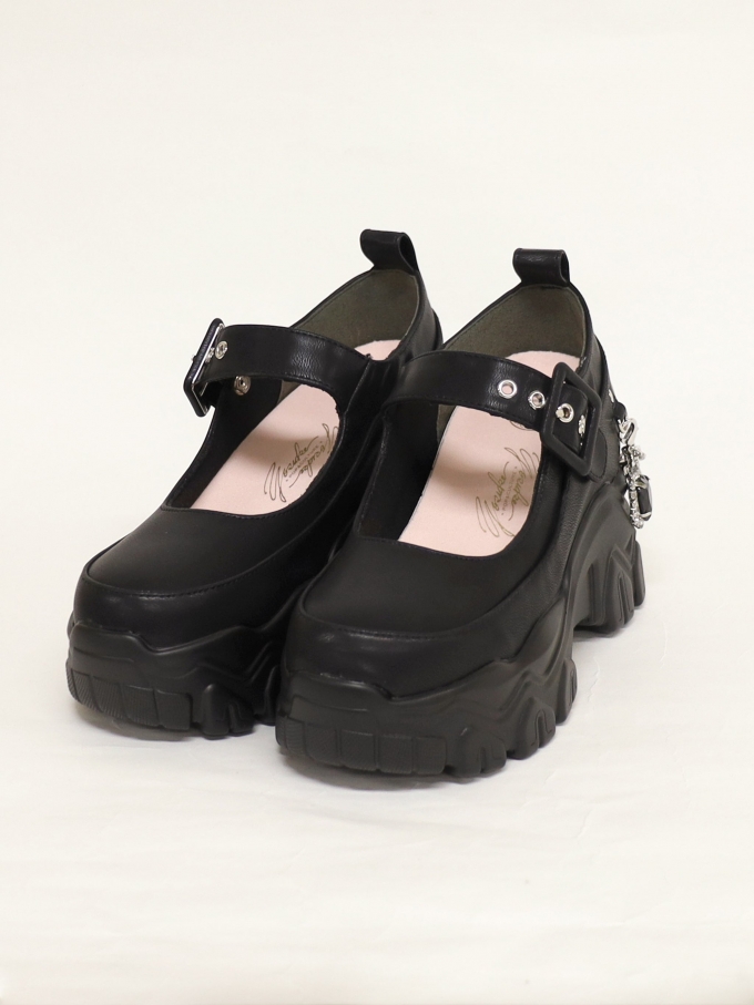 sneaker pumps